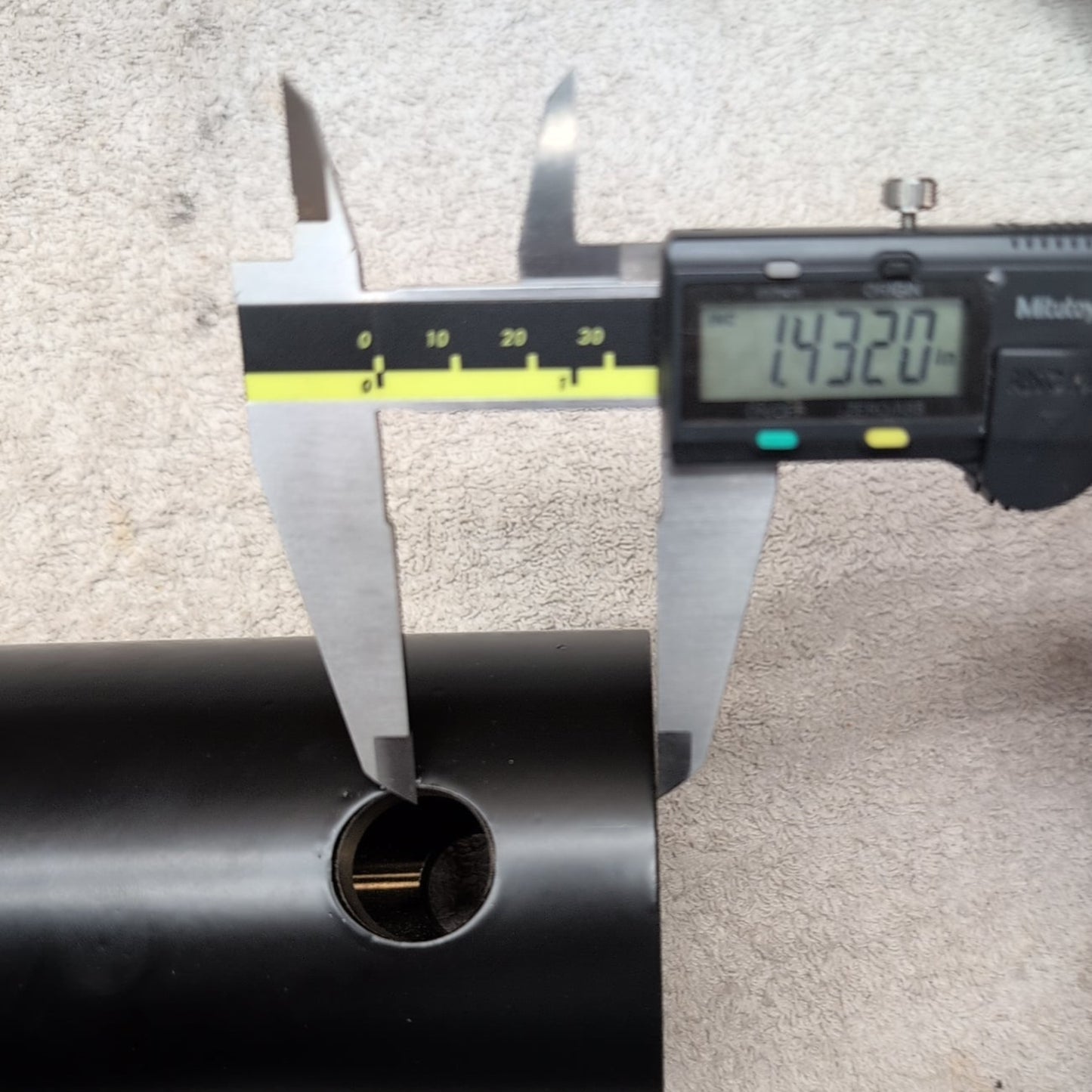 Auger Adapter 2-9/16 Inch Round Unit Female to 2 Inch Hex Bit Male & Pin