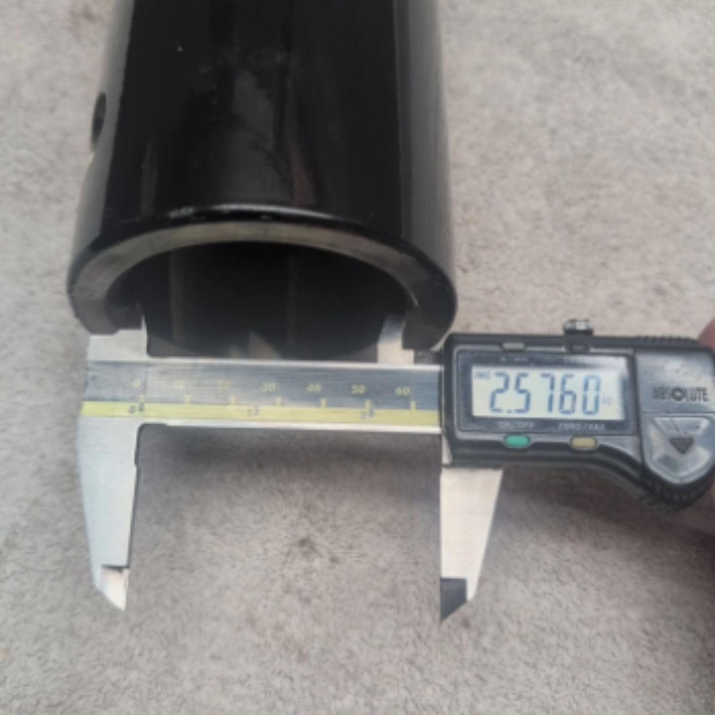 Auger Adapter 2-9/16 Inch Round Unit Female to 2 Inch Round Bit Male